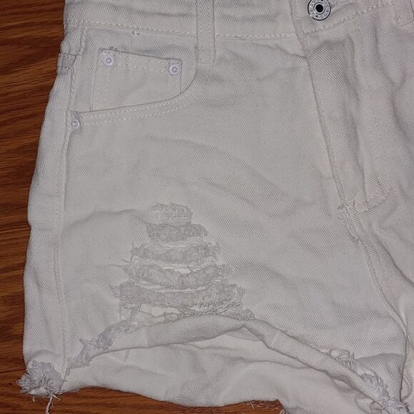 Shein Distressed white  jean shorts Sz M NWOT - Picture 2 of 8